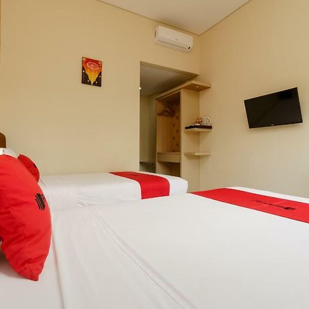 Reddoorz Plus Near Sangkareang Park Mataram Extérieur photo
