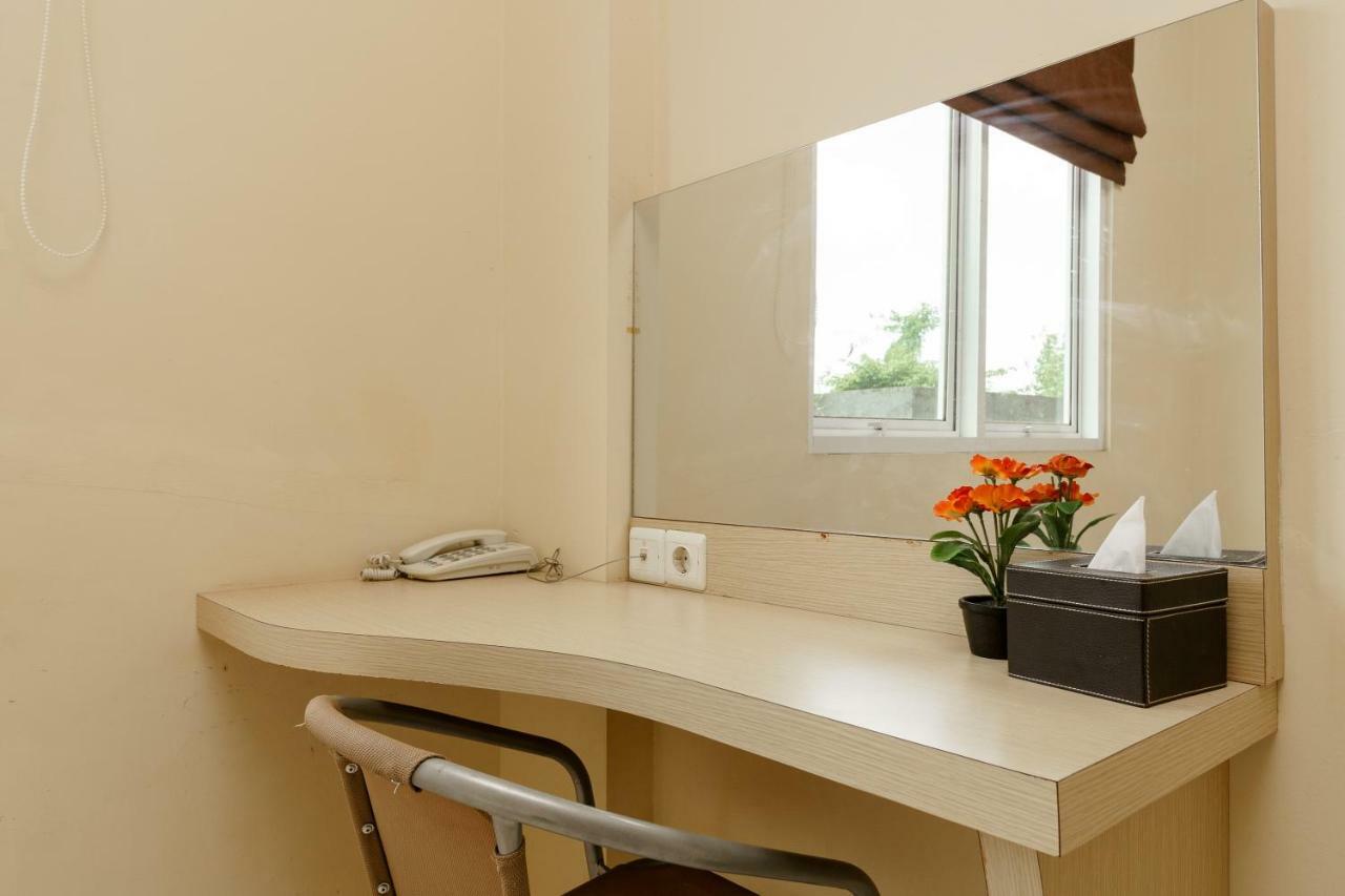 Reddoorz Plus Near Sangkareang Park Mataram Extérieur photo