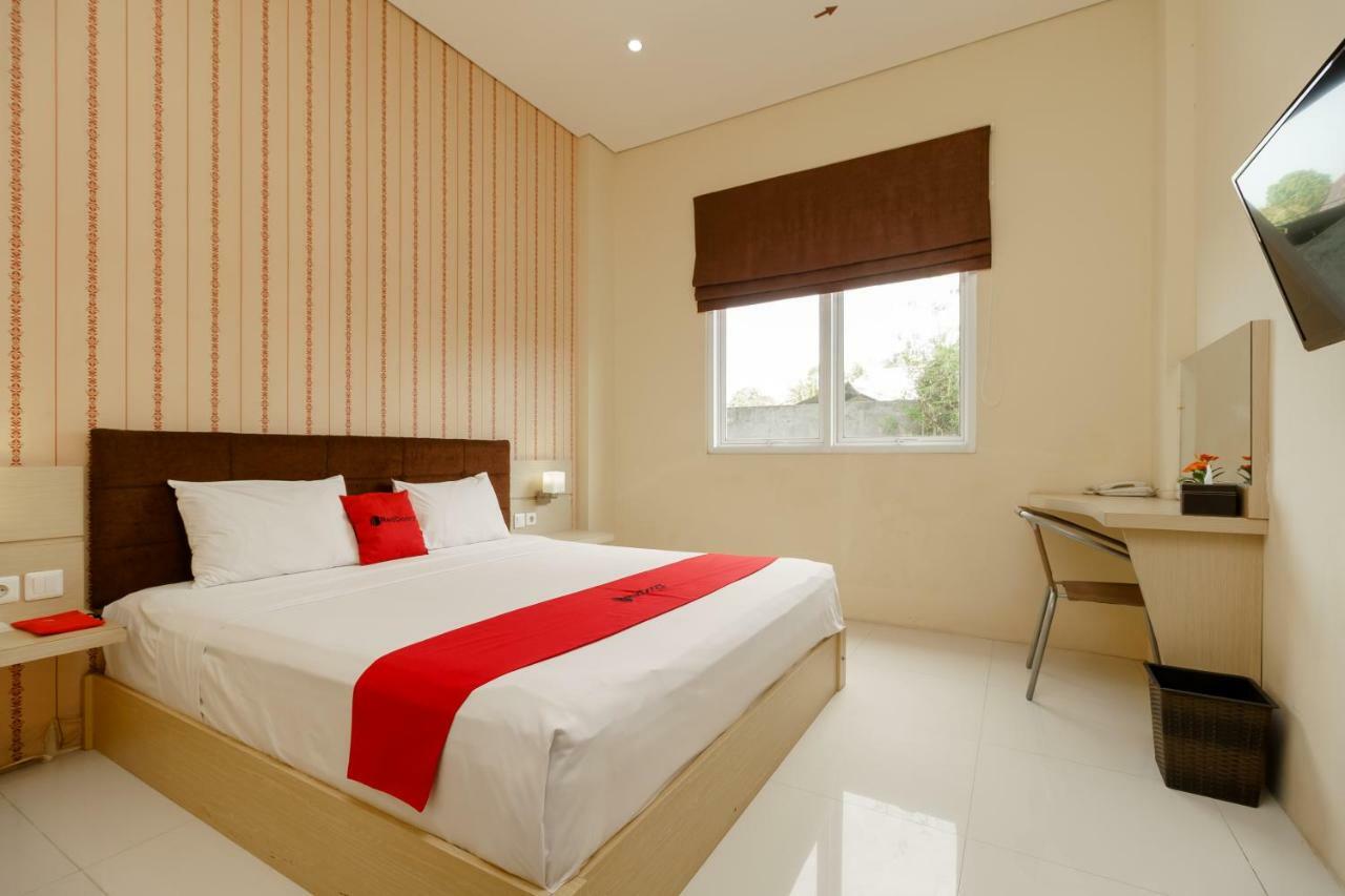 Reddoorz Plus Near Sangkareang Park Mataram Extérieur photo