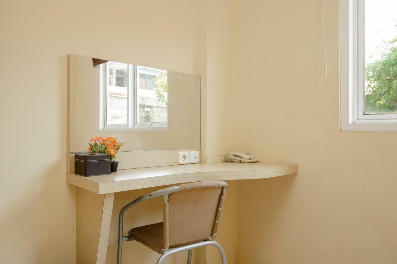 Reddoorz Plus Near Sangkareang Park Mataram Extérieur photo