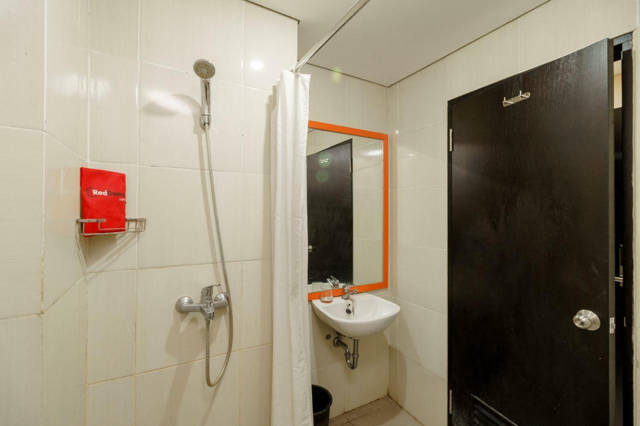 Reddoorz Plus Near Sangkareang Park Mataram Extérieur photo