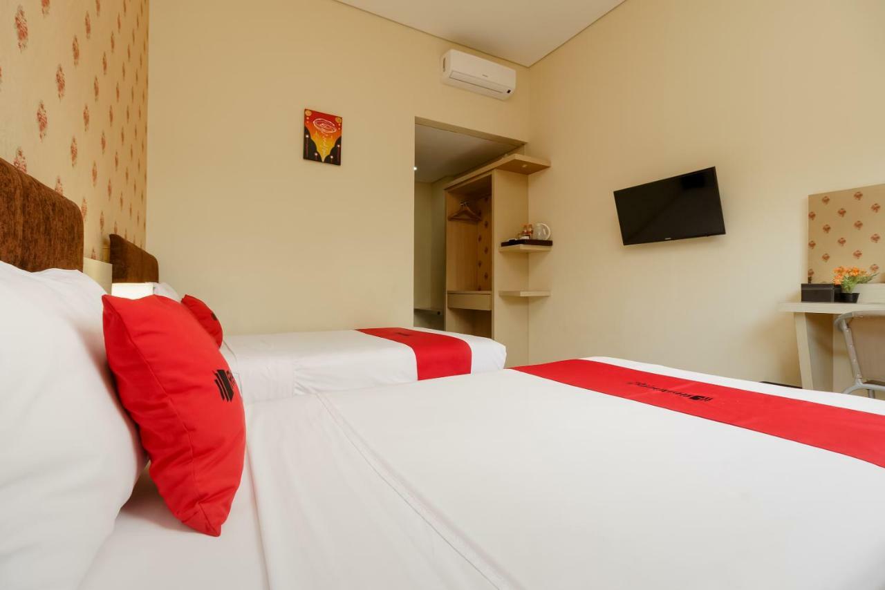 Reddoorz Plus Near Sangkareang Park Mataram Extérieur photo