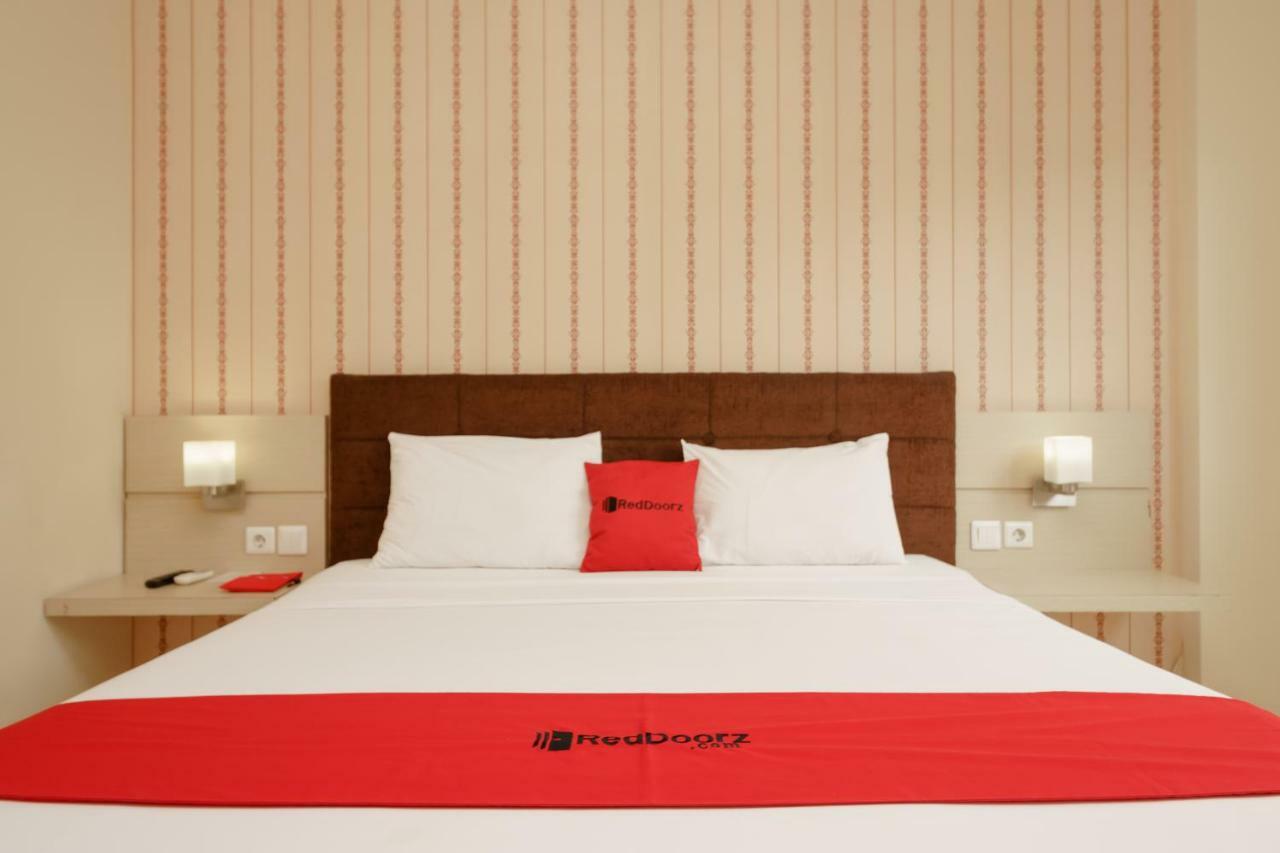 Reddoorz Plus Near Sangkareang Park Mataram Extérieur photo