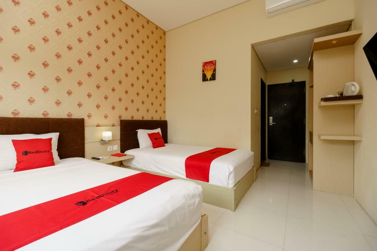 Reddoorz Plus Near Sangkareang Park Mataram Extérieur photo